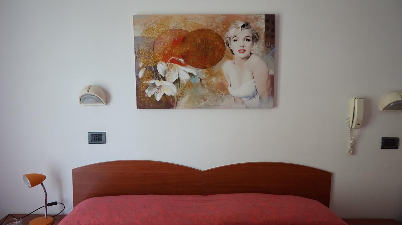 Hotel Daria Rimini Esterno foto